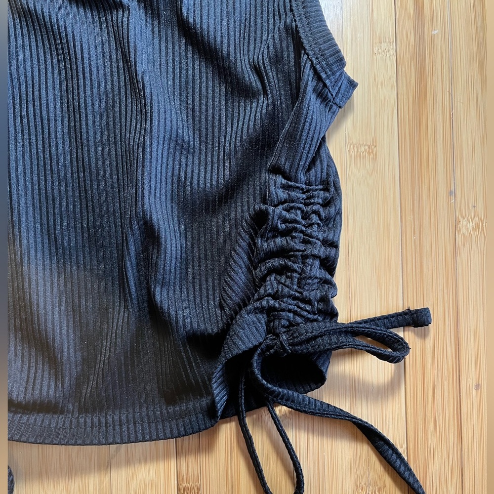 Adjustable crop top - Picture 3 of 4